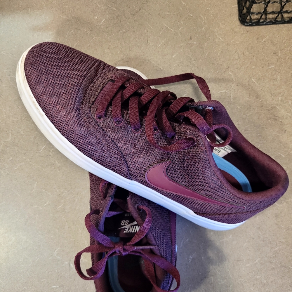Nike Women's Plum Sneakers